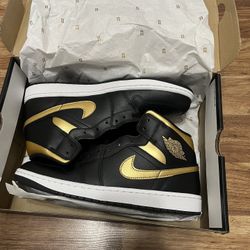 Jordan 1 Mid 