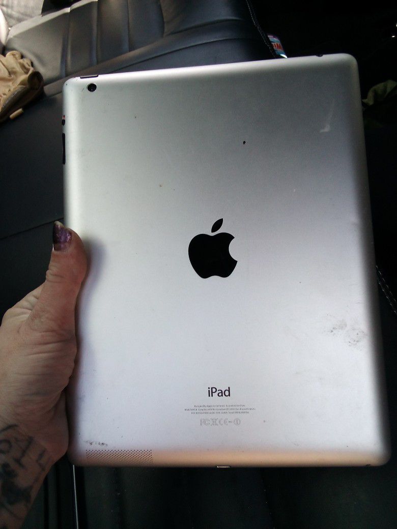 2 Apple iPads 