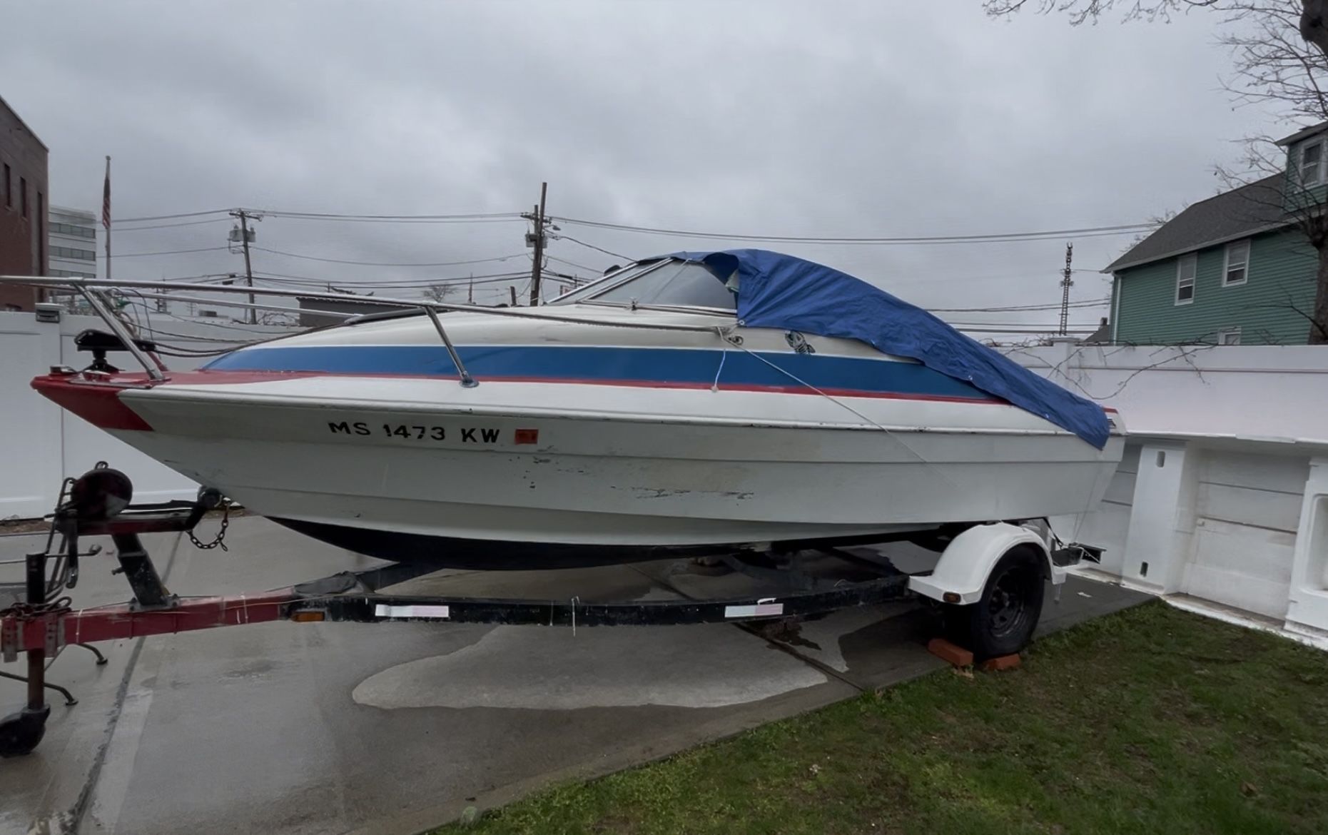 2010 Capri Bayliner 1952 with cubby