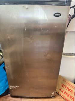Mini fridge
