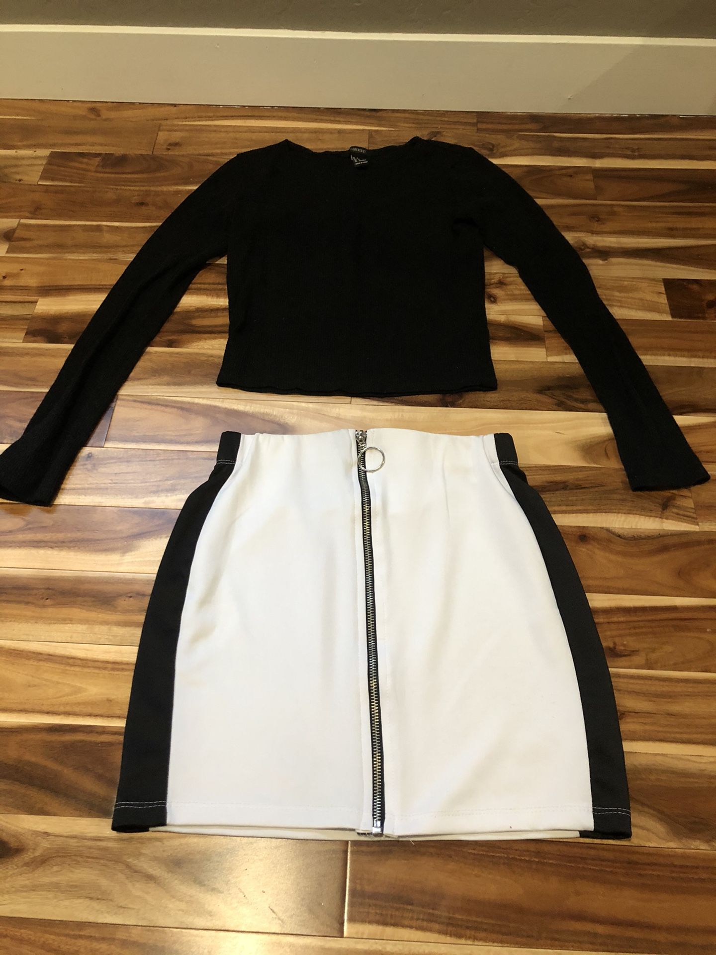 Juniors Top & Skirt, Size S