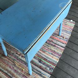Vintage Blue Flip Table