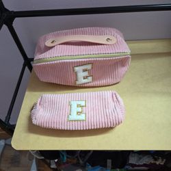 Brand New-Great Toiletries and Makeup Organizer Pouch. Felt Material. Great For Traveling. 