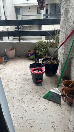 Free Pots