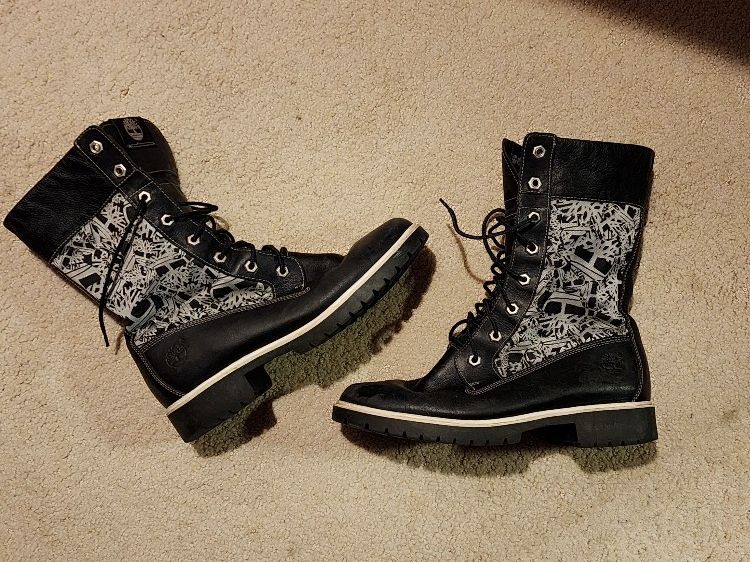 Timberland woman's 9m black and gray leather high top  boots.   Like New 60.00 OBO