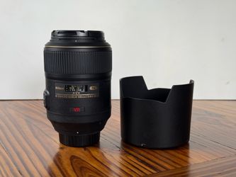 Nikon AF-S Micro-NIKKOR 105mm f/2.8G ED IF-ED VR.