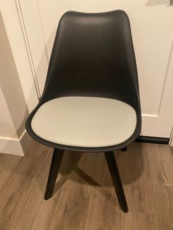 Set Of 4 Modern Ergonomically Designed Dining Chairs In Perfect Condition Indoor/Outdoor Use         es