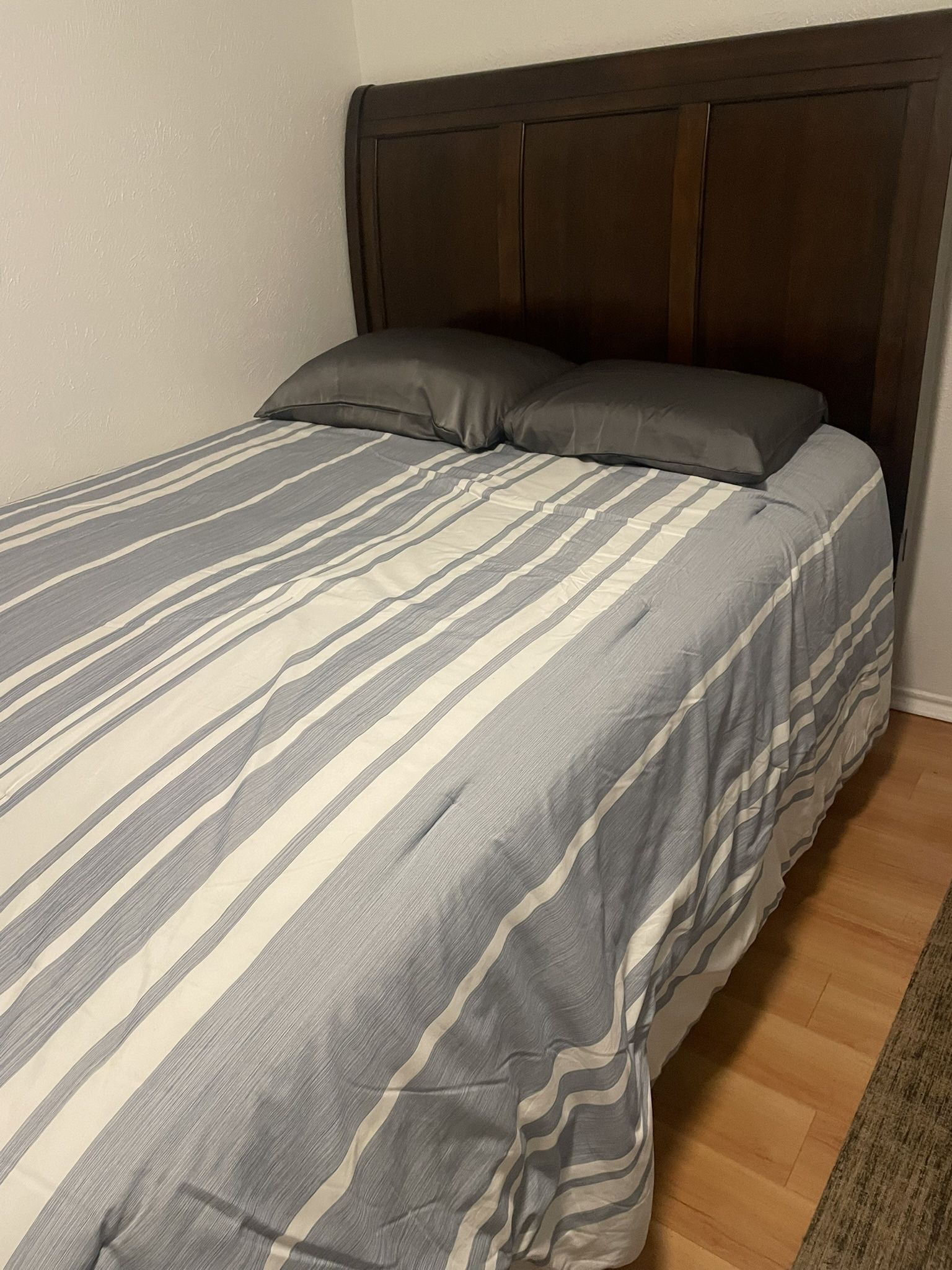 Queen. Size Beautiful Solid Wood Bed Frame And New Mattress