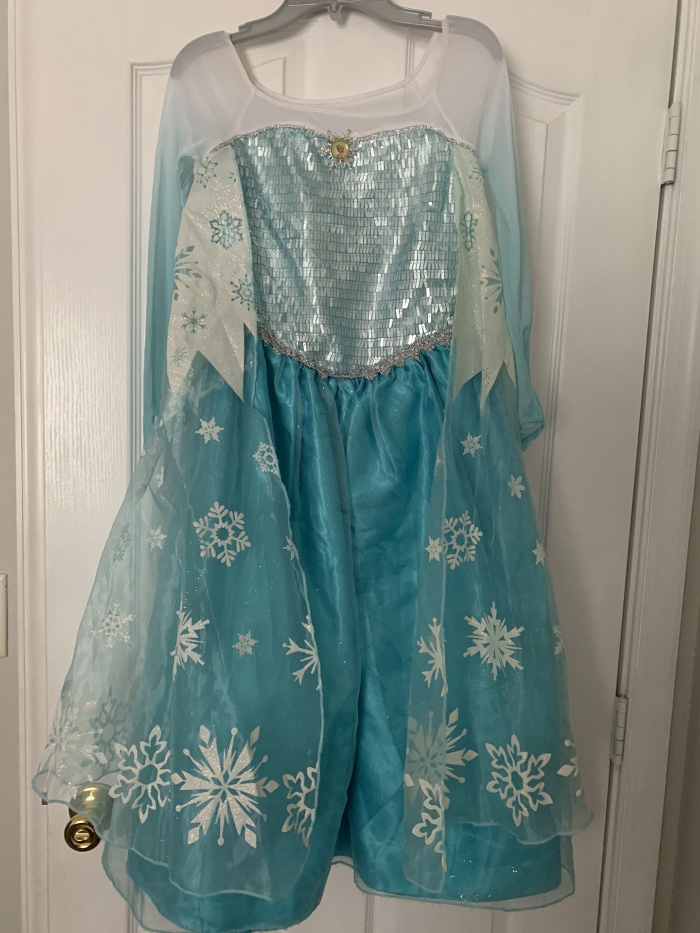 Disney Store Elsa costume size 9-10 for girls