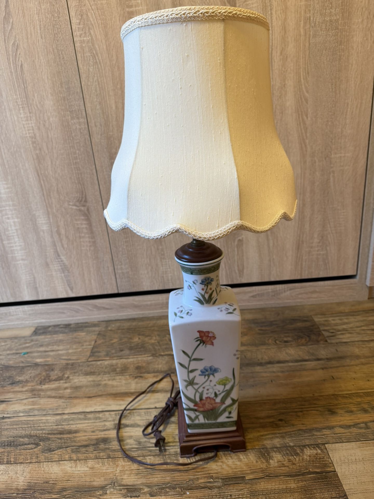 Vintage Asian Style Porcelain Table Lamp with Floral Design & Shade πΈβ¨
