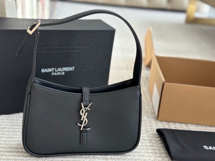 Women's black underarm bag, can also be used as a handbag