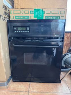 Wall-Mounted Oven / Maytag