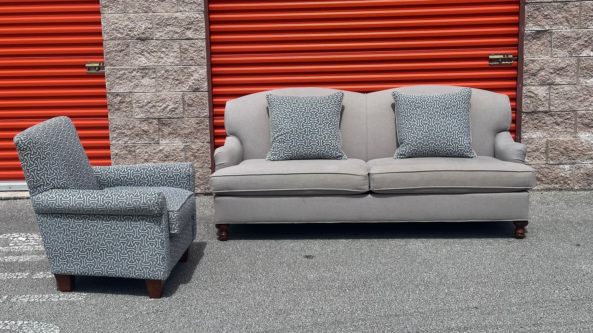 LIVING ROOM SET W SOFA, ARMCHAIR & 2 PILLOWS by HAVERTYS FURNITURE - delivery is negotiable