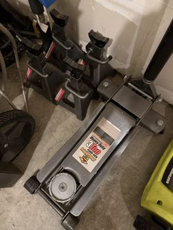 PITTSBURGH 3 Ton Floor Jack & 4 3 Ton Aluminum Jack Stands