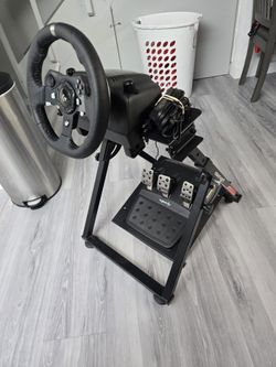 Logitech G920 Racing Wheel Pedals And Stand Xbox PC