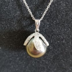 Coultured Pearl Pendant Set In 18kt. Gold