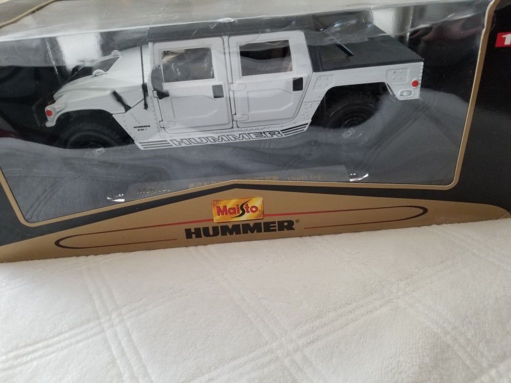 Hummer Maisto H1 1/18 diecast, very rare white, toy car/collectible Christmas gift