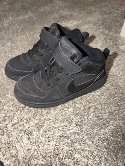 Toddler black Nikes