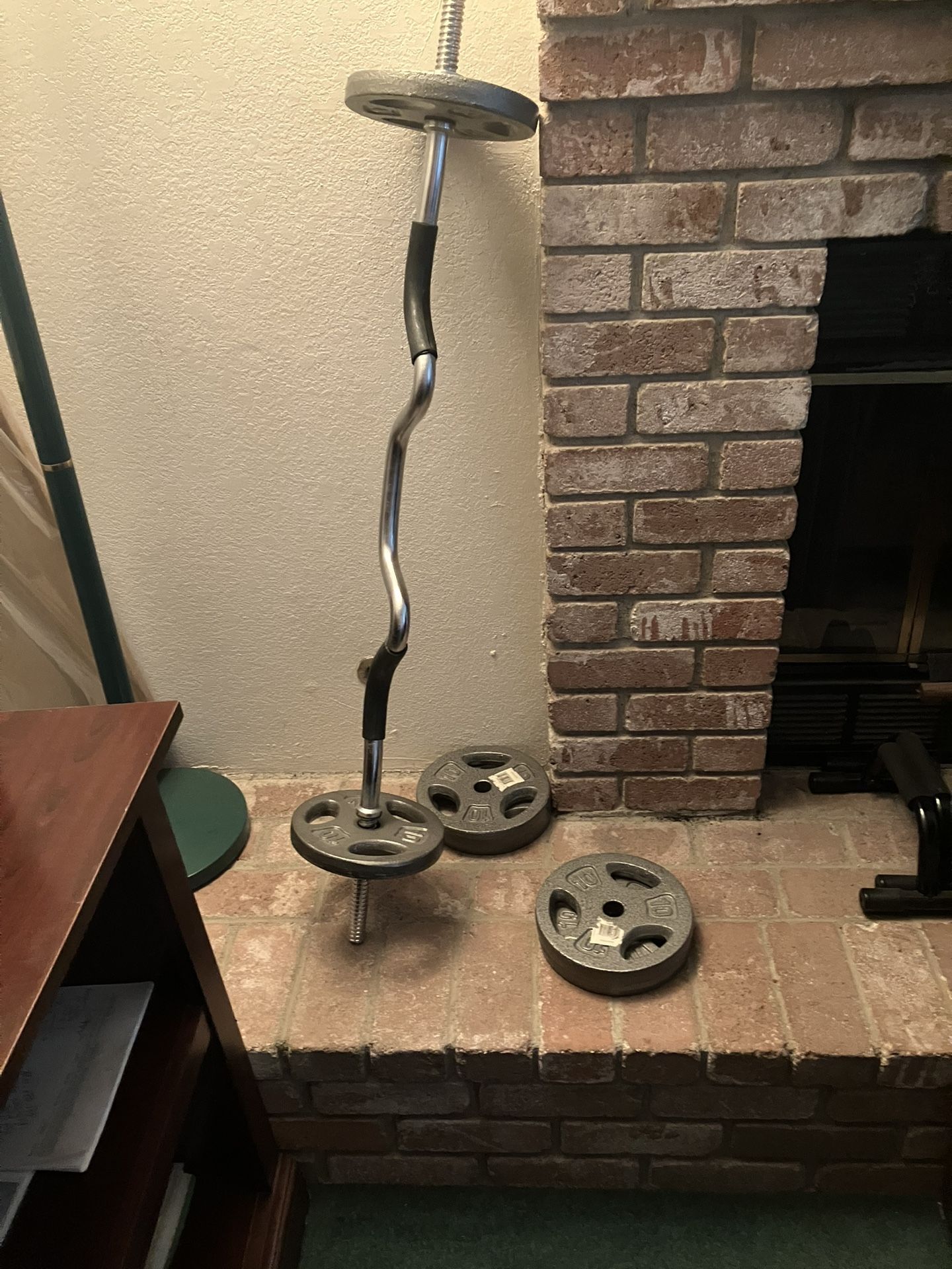 Curling Bar With Plates . 60 Odd