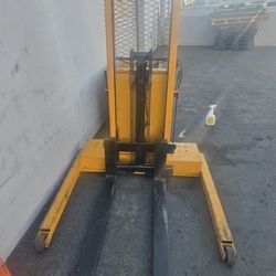 Lift Rite Electric Walkie Stacker – forklift - pallet stacker 2,000 lb Capacity – 12V – Made in Canada