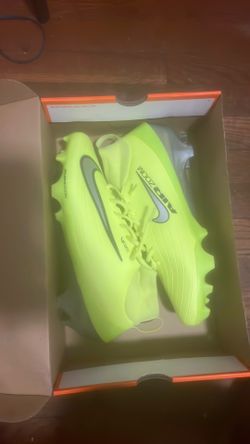 Nike air zoom cleats neon green