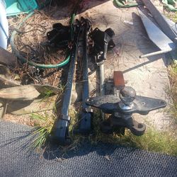 Weight distribution trailer hitch