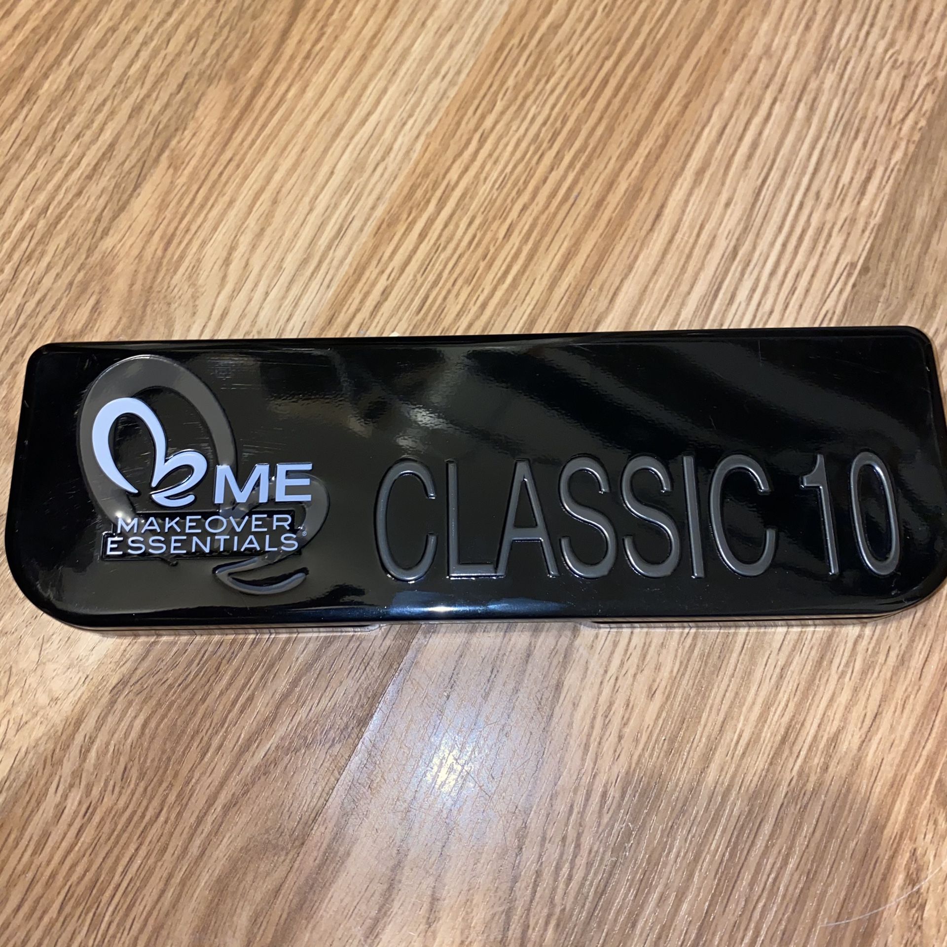 Classic 10 sunlit breeze eyeshadow palette by ME Makeover Essentials