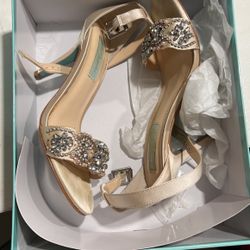 Betsy Johnson Heels Size 7