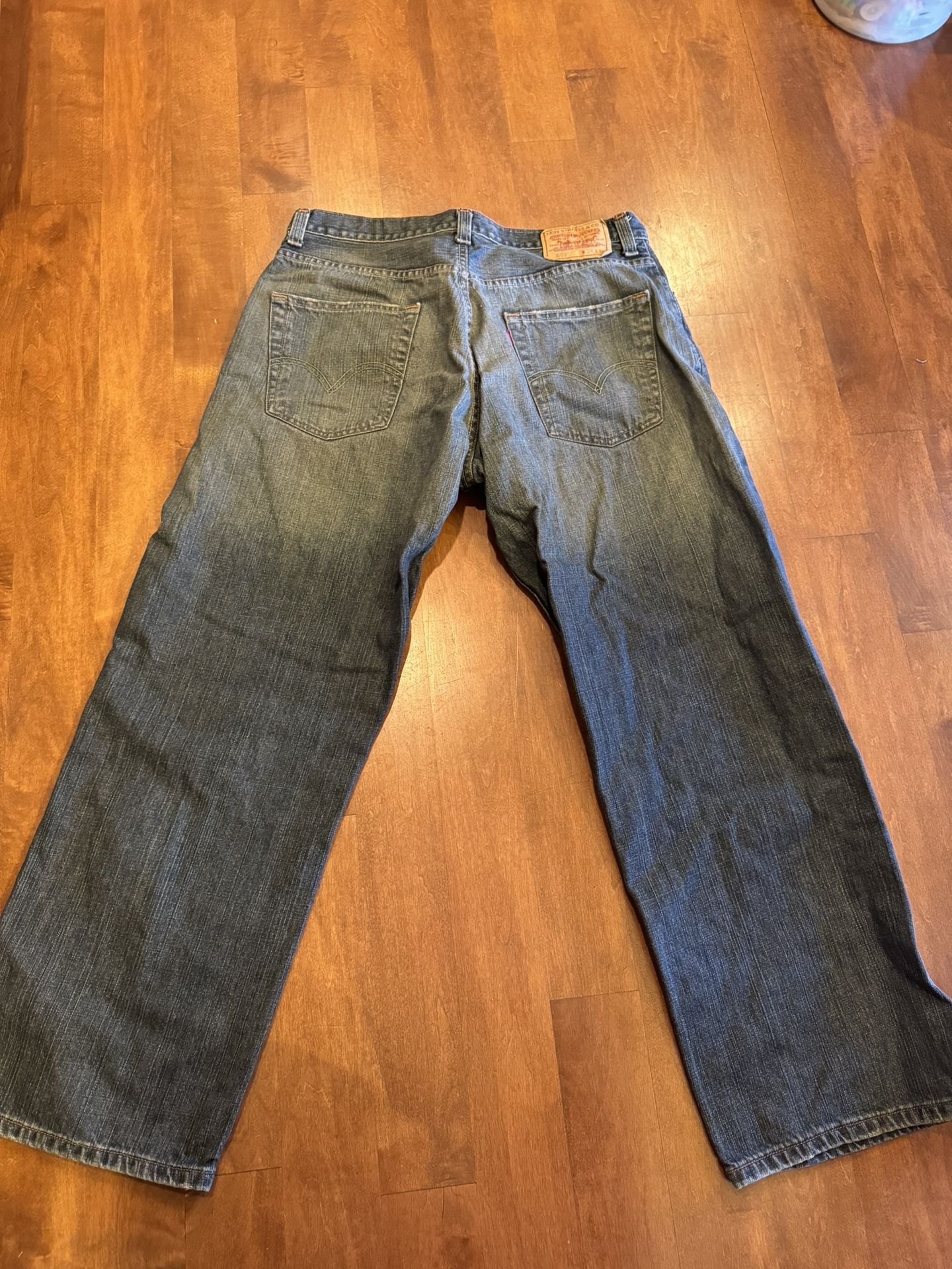 Mens Levi’s 569 Jeans Shipping Available
