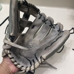A2000 Baseball Glove 