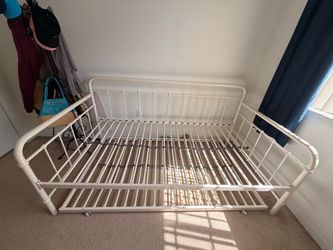 White Metal Daybed Frame with Trundle