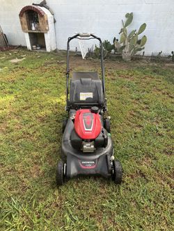 Lawnmower Honda HRN216 Gas Lawn Mower