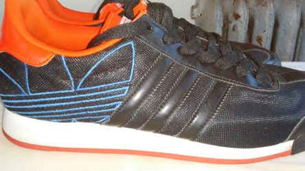 Mens adidas size 9 in a half
