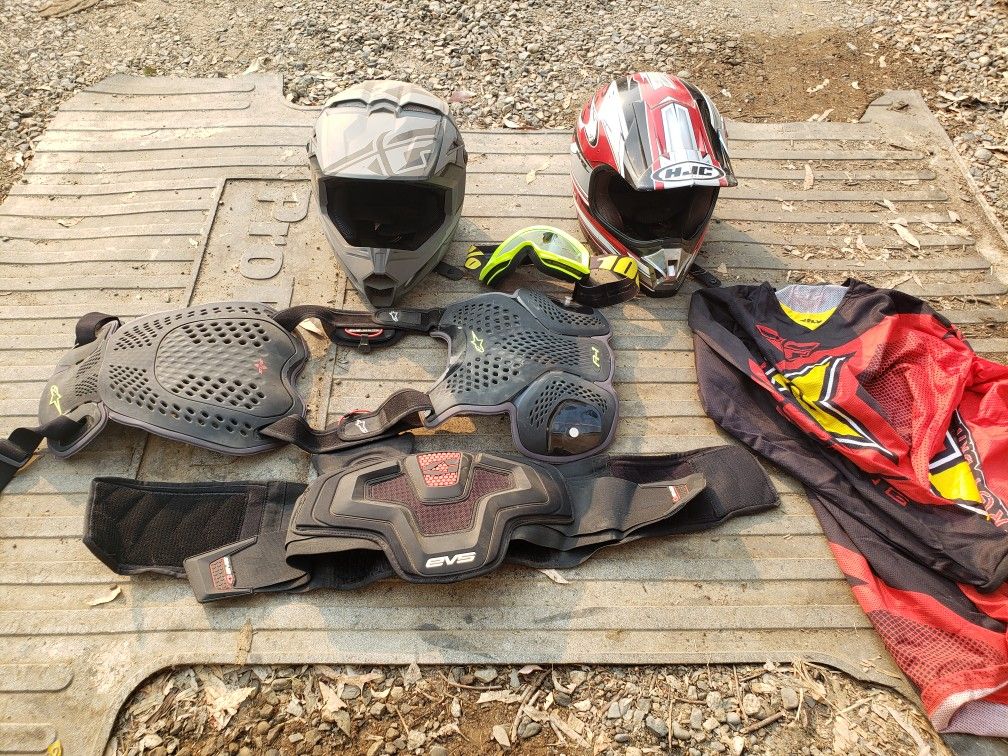 Dirt bike stuff helmets chest protector kindy belt jerseys goggles