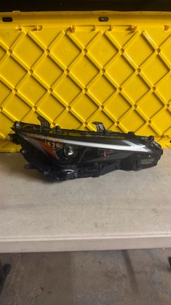 2020 2021 2022 Lexus IS Right Headlight
