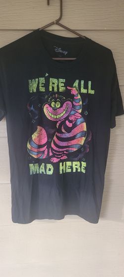 ALICE IN WONDERLAND WOMANS TSHIRT SIZE LARGE IN GREAT CONDITION