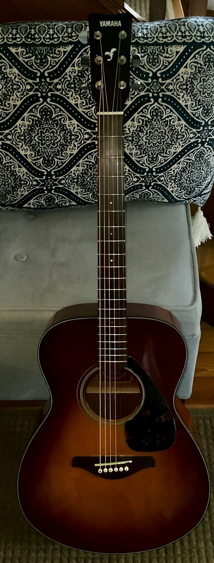 Acoustic Guitar- Yamaha Fs 700 S solid top package