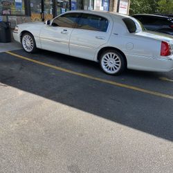 2005 Lincoln Town Car