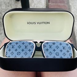 LV Stunning 2 Frame Glasses With Case