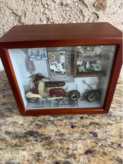 Veroche Shadow Box