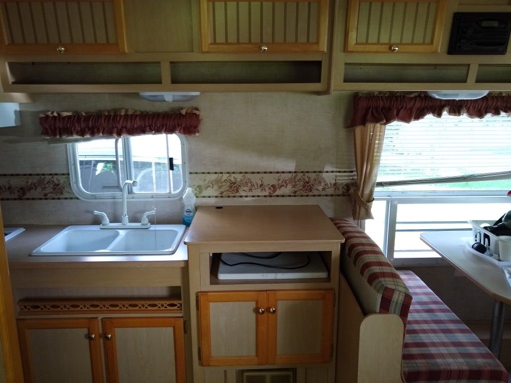 Jayco 25G Camper Trailer Lightweight Sleeps 810! for Sale in