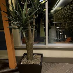 Artificial Tree 6 Feet With Metal Pot. 