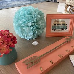 Girls Room Decor Lot  Pillow Frames Cute Fake Flowers 