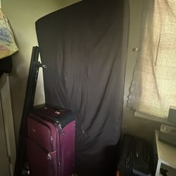 Twin bed and metal rod frame