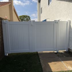 White Vinyl Doubli Door