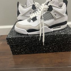 Jordan 4 Military Black size 9