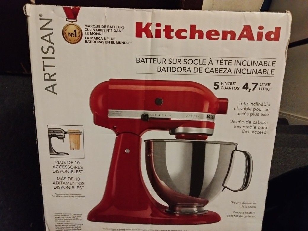 Kitchen Aid Mixer With Accessories