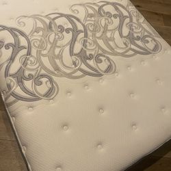 Queen Size Posturepedic Mattress And Box Spring 