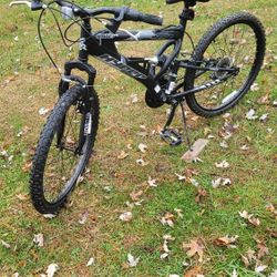 24" Hyper Havoc Mountain Bike 21-Speed, Aluminum Frame, Dual Suspension (Retail at Walmart 200$)