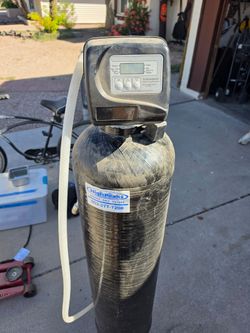 Water softener tank and head unit